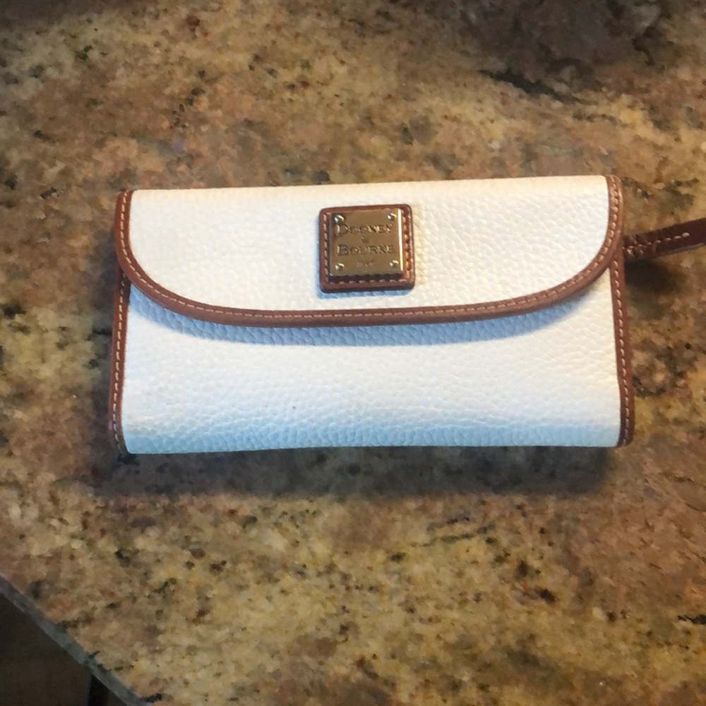 Gorgeous Authentic Dooney & Bourke leather wallet!